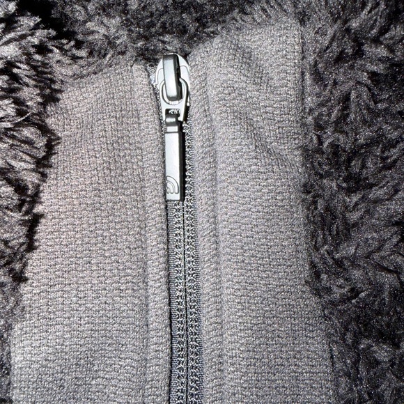 The North Face Women's Black Fleece Vest - Picture 12 of 13
